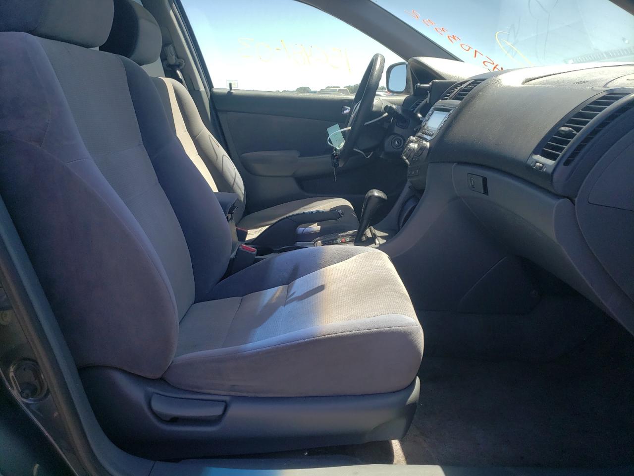 Photo 5 from auction – 2003 HONDA ACCORD LX with VIN JHMCM56313C077879