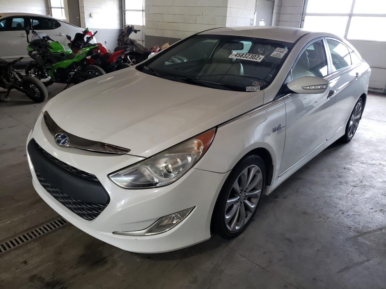 Photo 2 from auction – 2012 HYUNDAI SONATA HYB with VIN KMHEC4A45CA034418