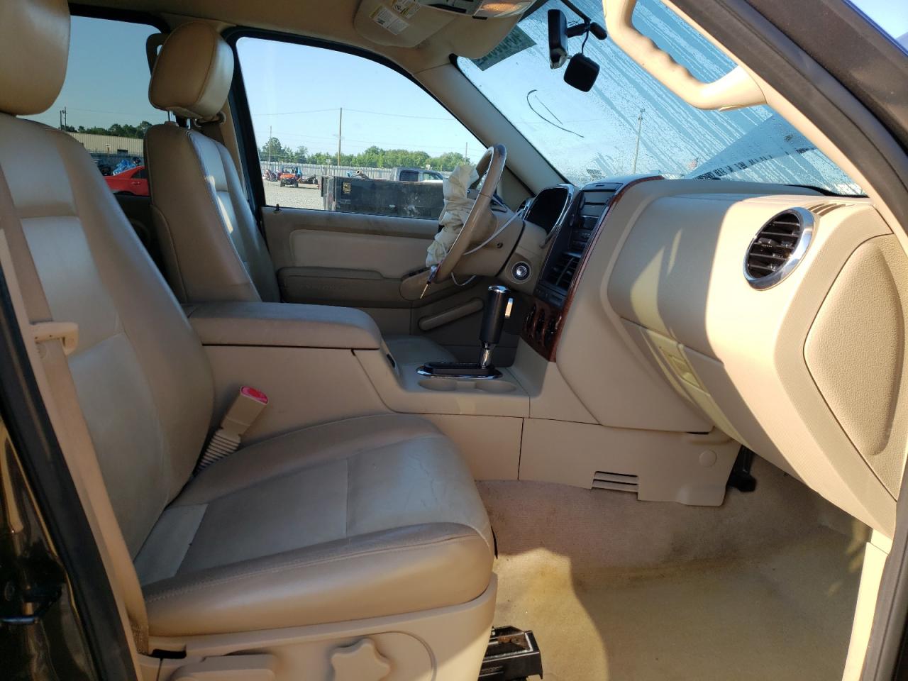 Photo 5 from auction – 2006 FORD EXPLORER E with VIN 1FMEU64E66UB32826