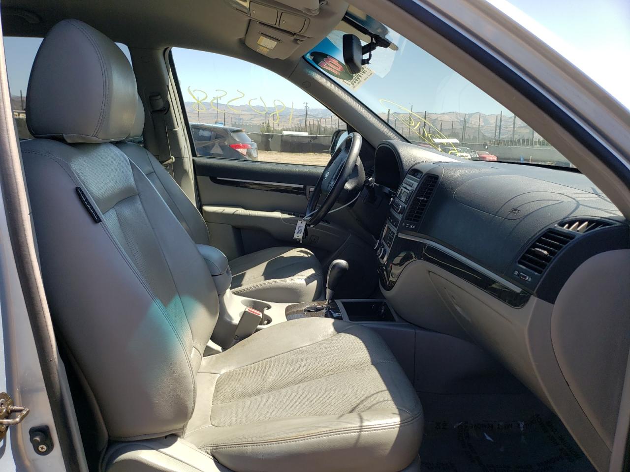 Photo 5 from auction – 2007 HYUNDAI SANTA FE S with VIN 5NMSH13EX7H030602