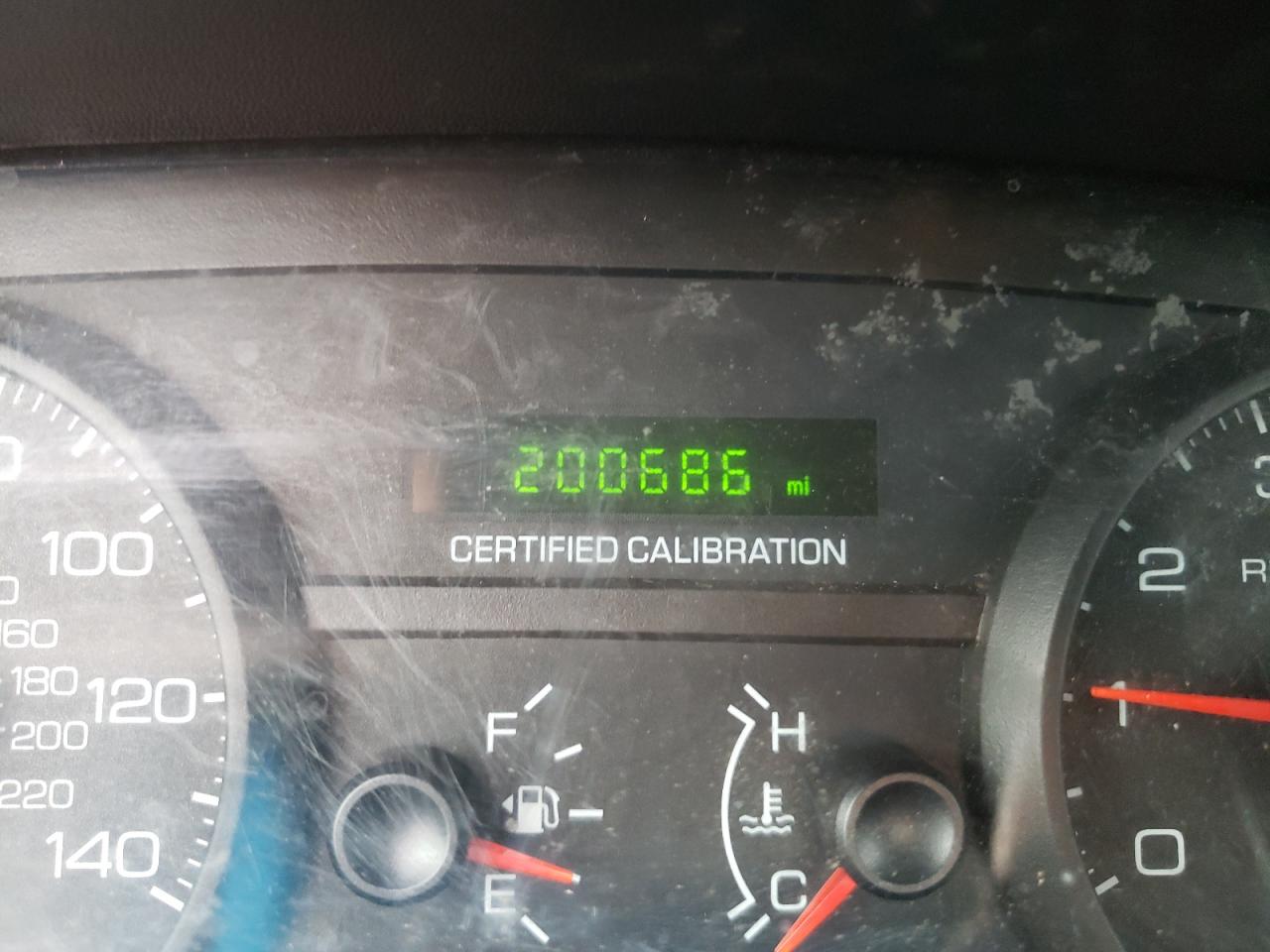Photo 8 from auction – 2008 FORD CROWN VICT with VIN 2FAHP71V88X148675