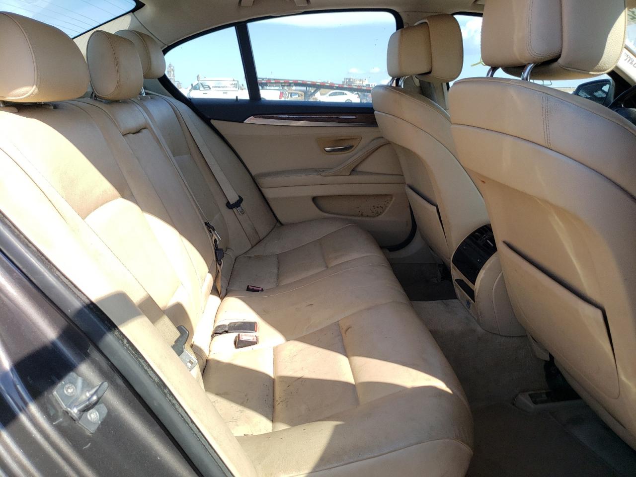Photo 6 from auction – 2011 BMW 528 I with VIN WBAFR1C52BC737292