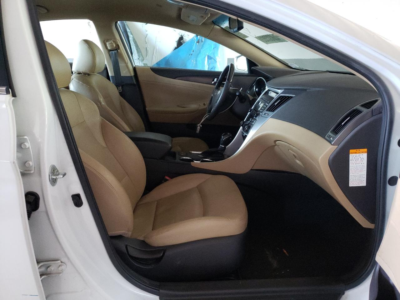 Photo 5 from auction – 2012 HYUNDAI SONATA HYB with VIN KMHEC4A45CA034418