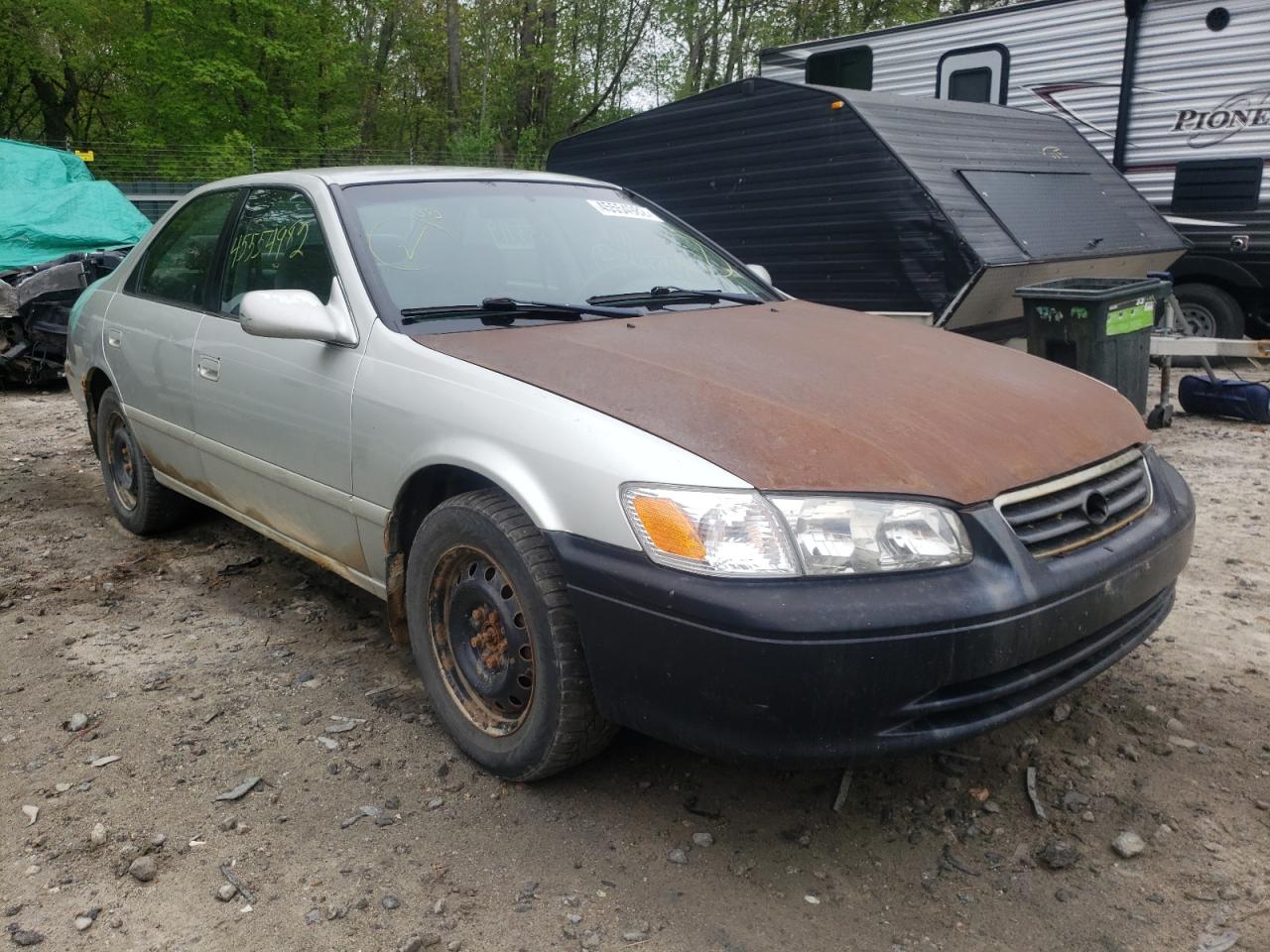 TOYOTA CAMRY CE 2000 with VIN 4T1BG22K8YU690028 - Photo from auction