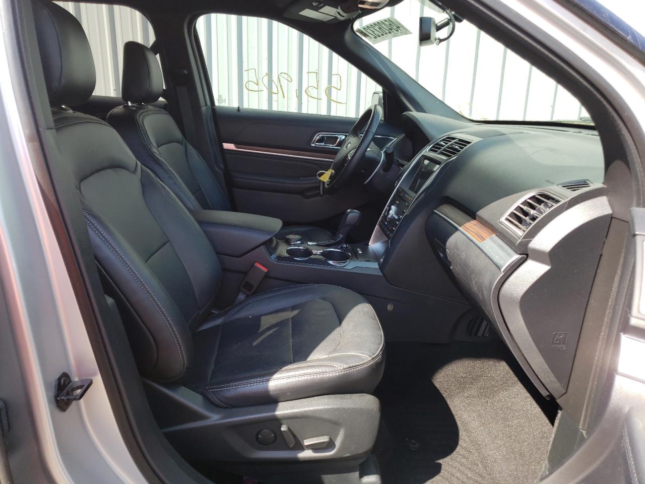 Photo 5 from auction – 2019 FORD EXPLORER L with VIN 1FM5K8F82KGA11700