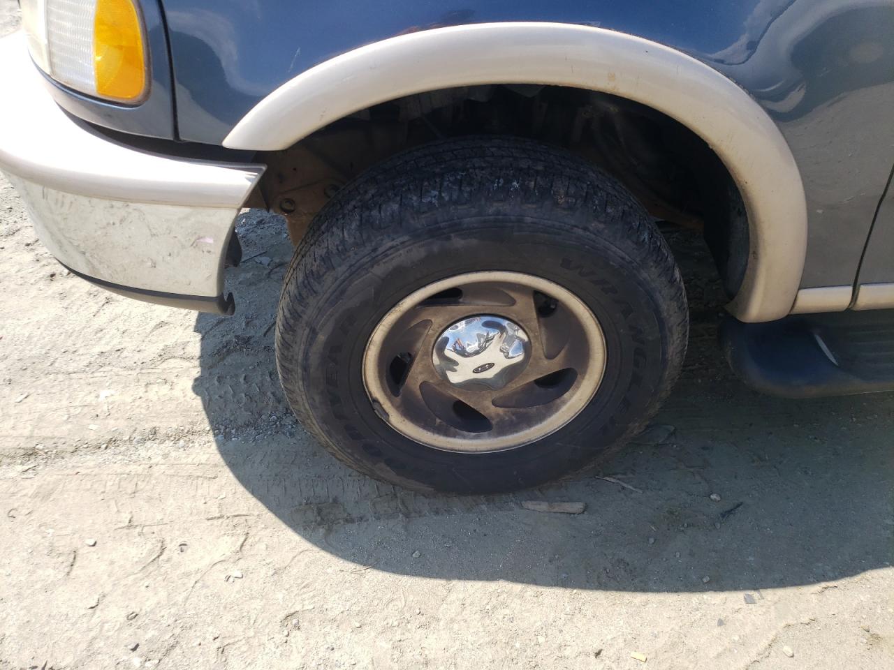 Photo 10 from auction – 1998 FORD EXPEDITION with VIN 1FMPU18L0WLB85127