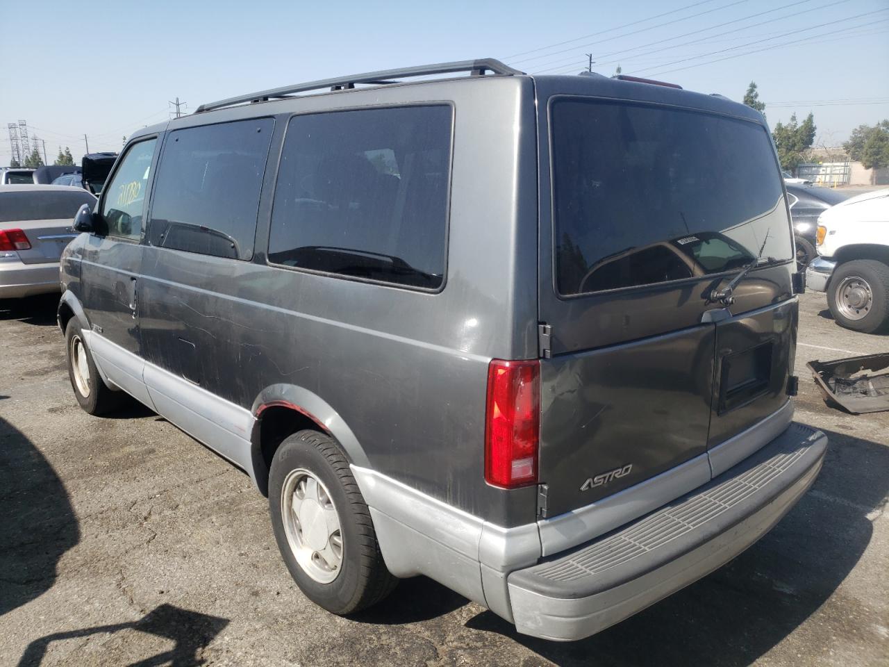 Photo 3 from auction – 2000 CHEVROLET ASTRO with VIN 1GNDM19W3YB112818