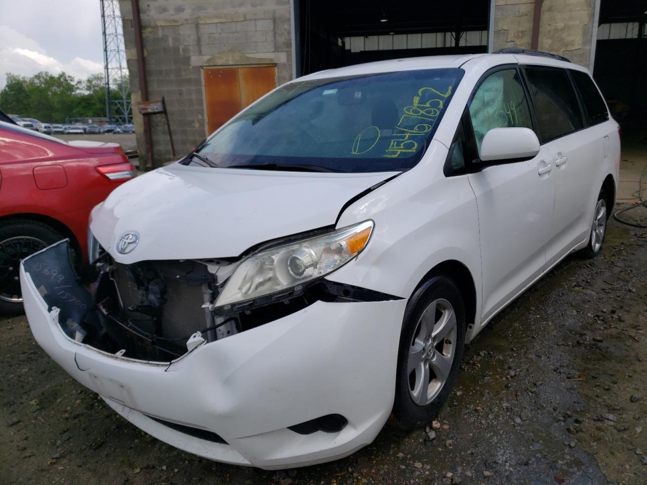 Photo 2 from auction – 2015 TOYOTA SIENNA LE with VIN 5TDKK3DC2FS579667