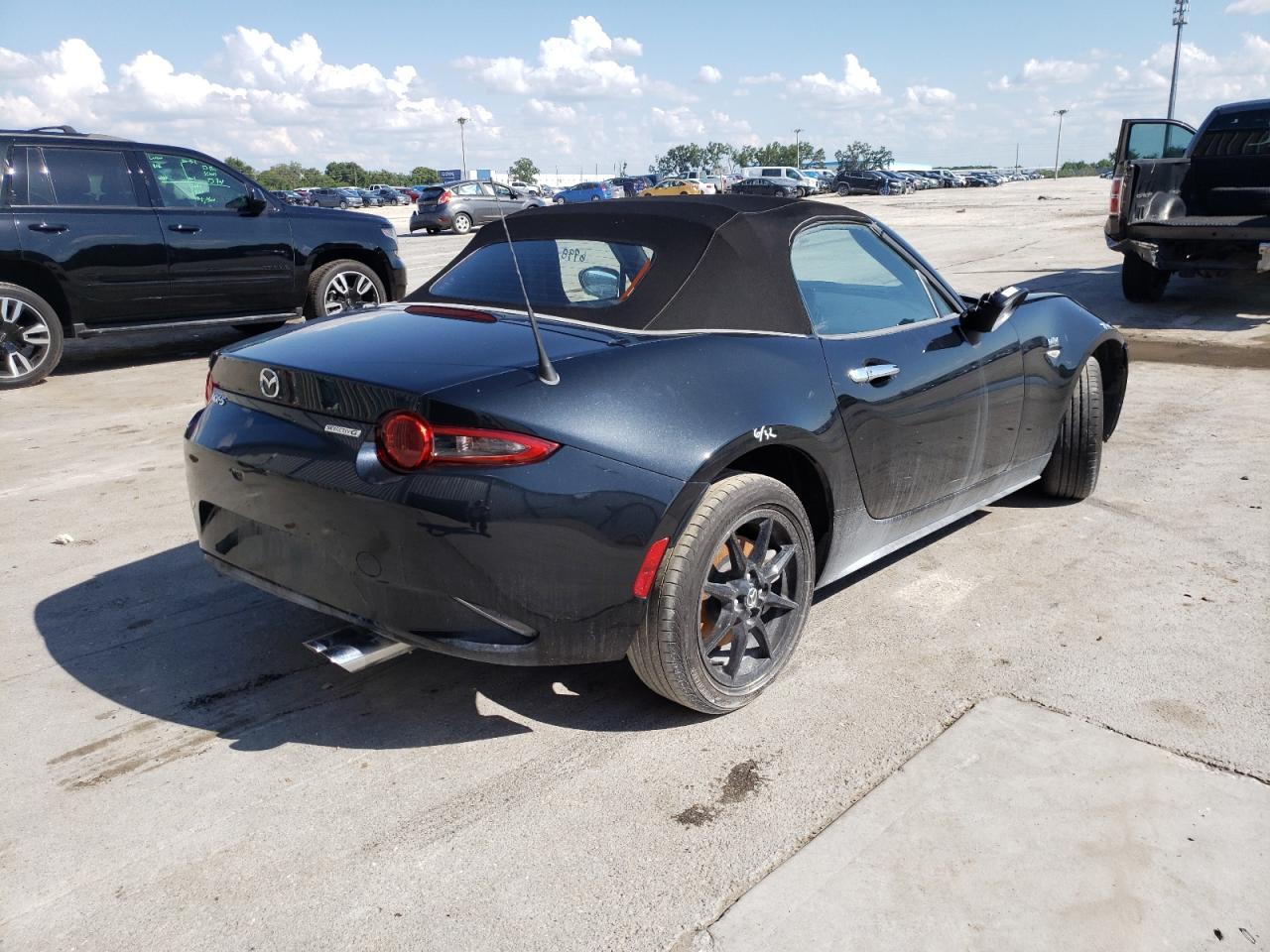 Photo 4 from auction – 2021 MAZDA MX-5 MIATA with VIN JM1NDAB78M0453217