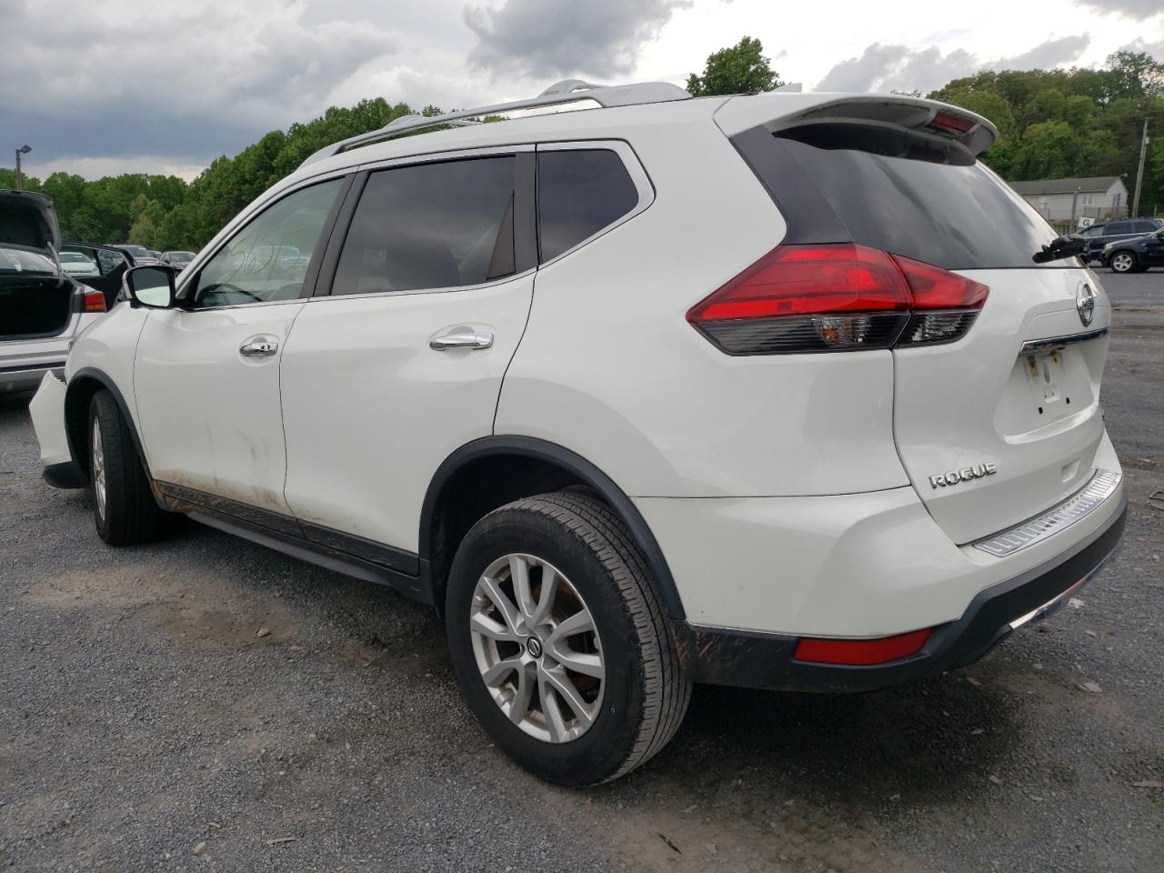 Photo 3 from auction – 2017 NISSAN ROGUE S with VIN KNMAT2MV6HP517433