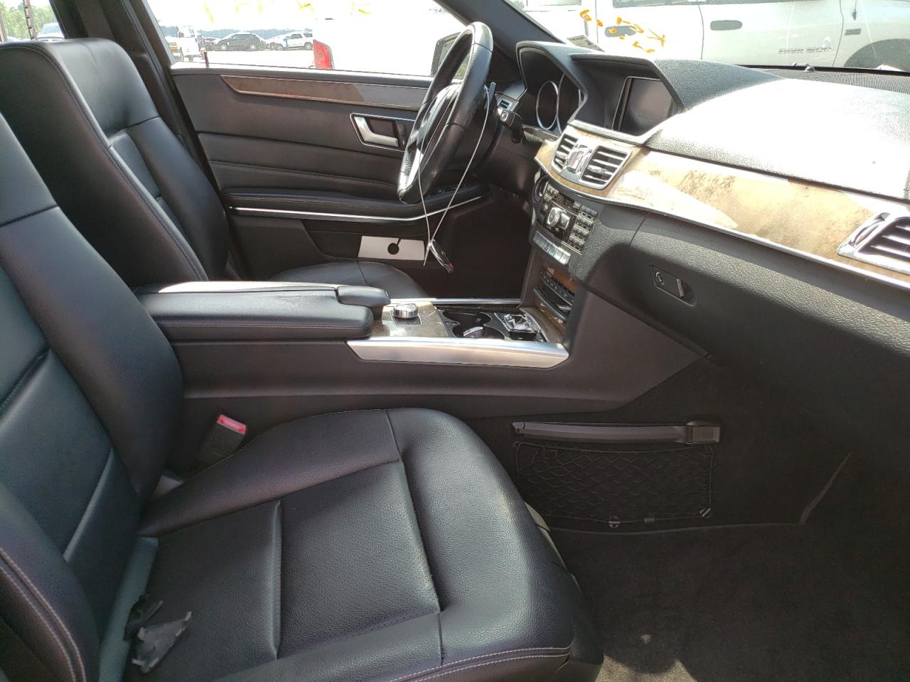Photo 18 from auction – 2014 MERCEDES-BENZ E 250 BLUE with VIN WDDHF9HB5EA947358