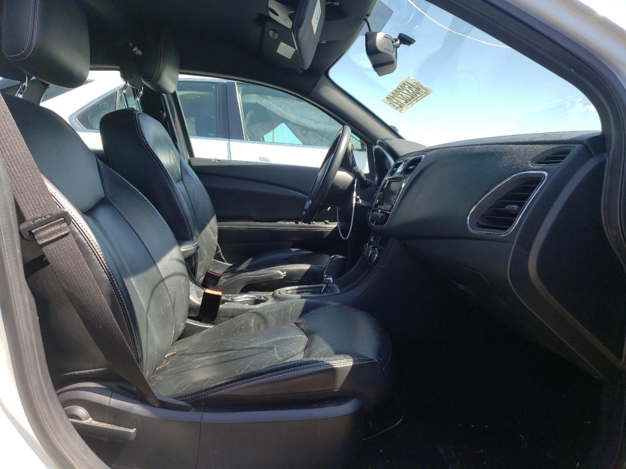Photo 5 from auction – 2012 CHRYSLER 200 LIMITE with VIN 1C3CCBCG6CN326888