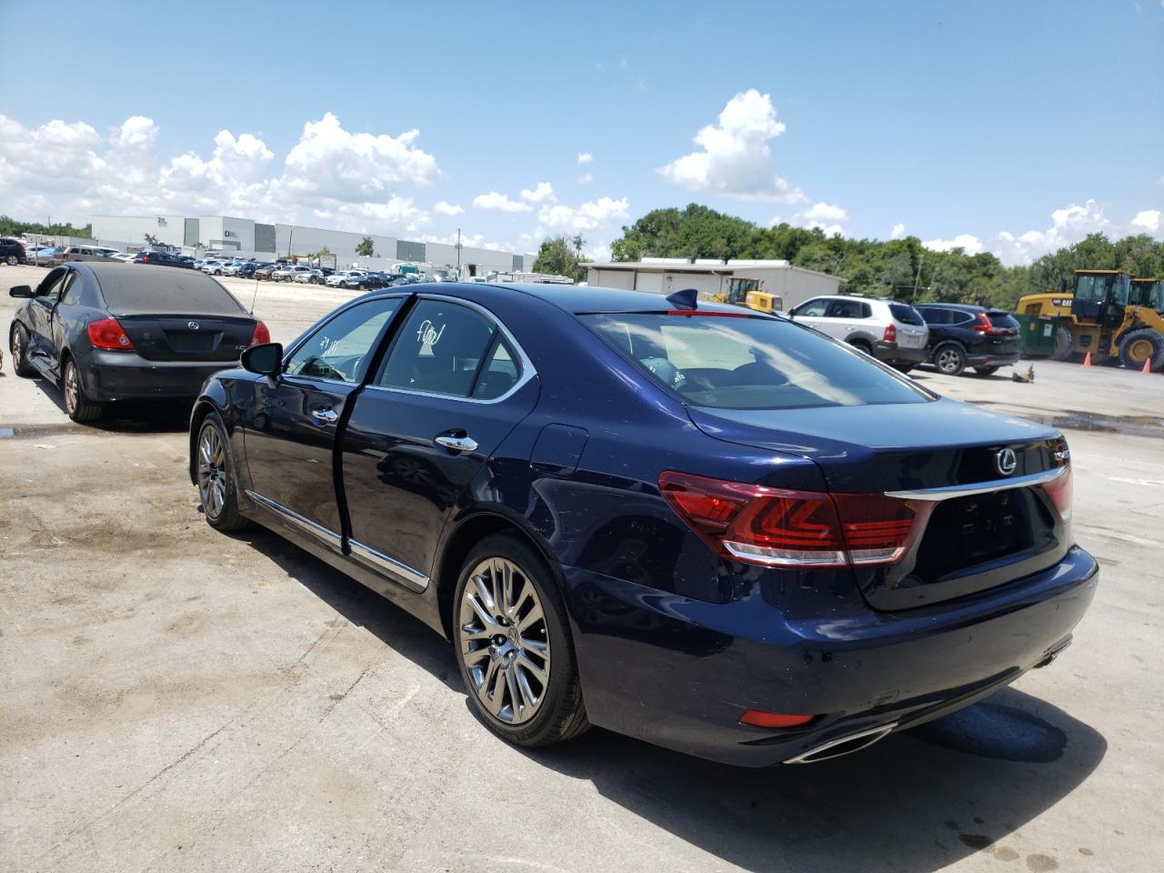 Photo 3 from auction – 2017 LEXUS LS 460 with VIN JTHBL5EF7H5144023