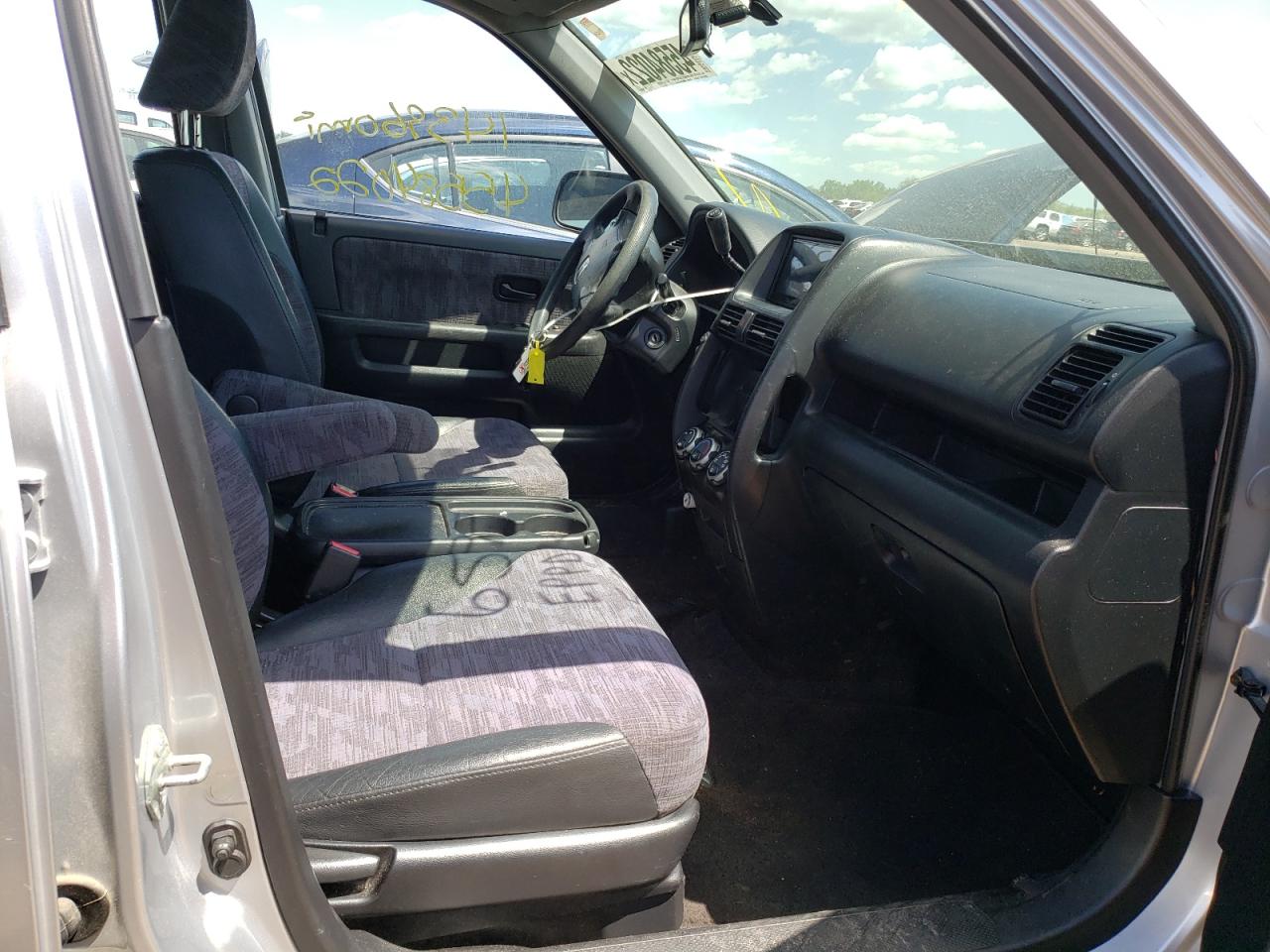 Photo 5 from auction – 2004 HONDA CR-V LX with VIN JHLRD68434C001026