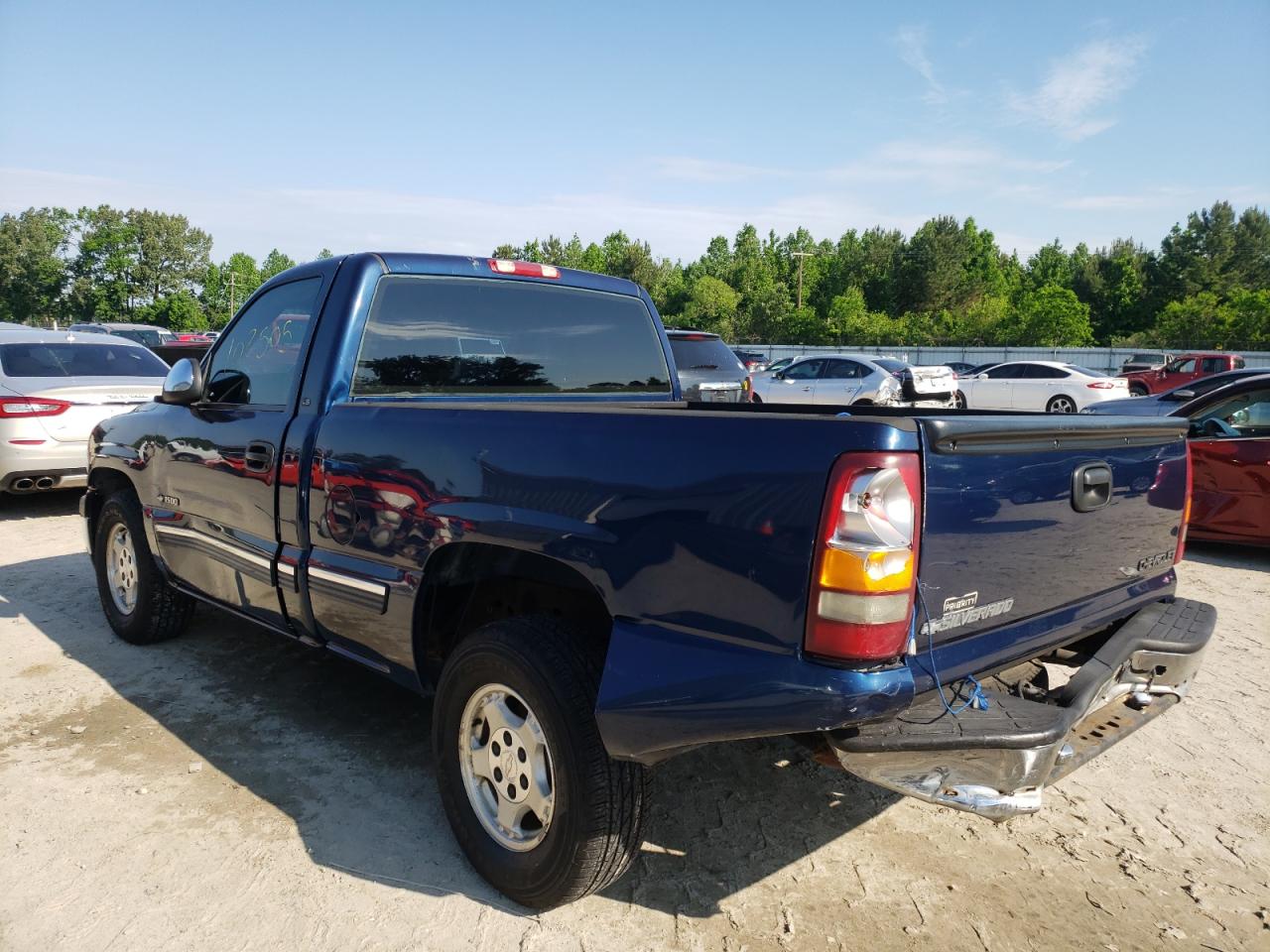 Photo 3 from auction – 2000 CHEVROLET SILVERADO with VIN 1GCEC14T5YZ159255