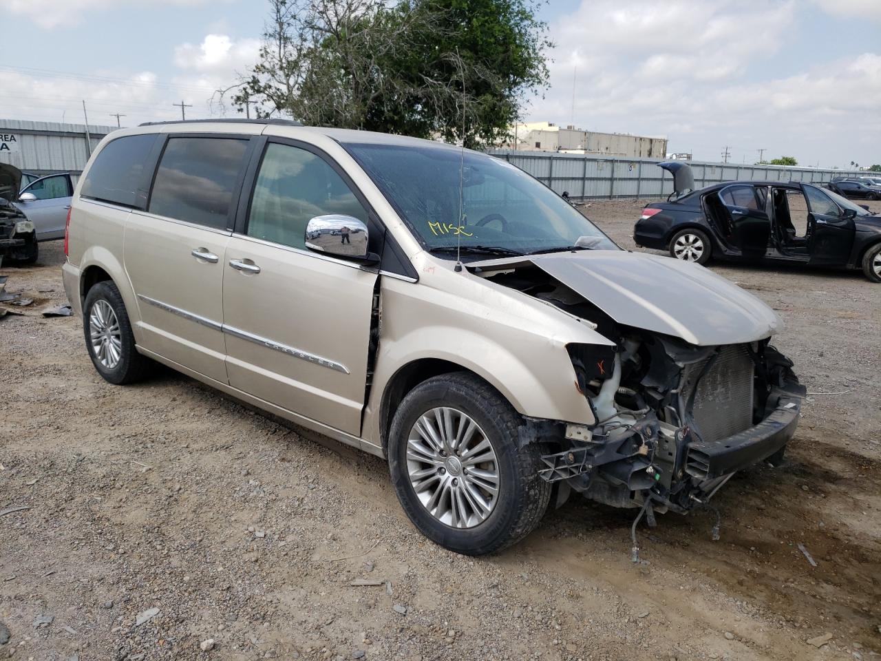 CHRYSLER TOWN & COU 2014 with VIN 2C4RC1CG2ER144045 - Photo from auction