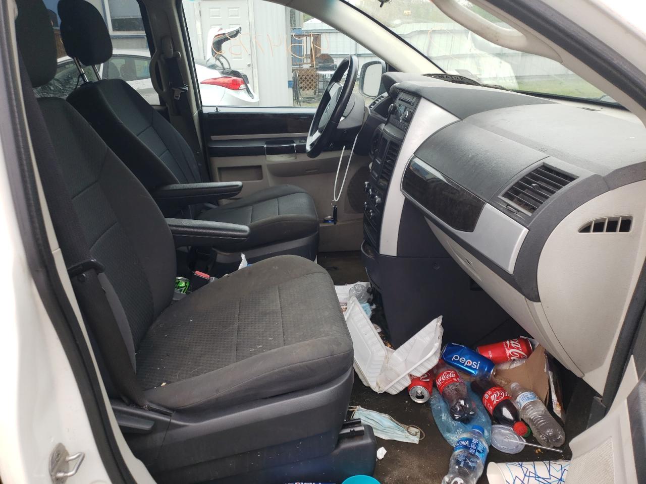 Photo 5 from auction – 2010 DODGE GRAND CARA with VIN 2D4RN5D17AR318006