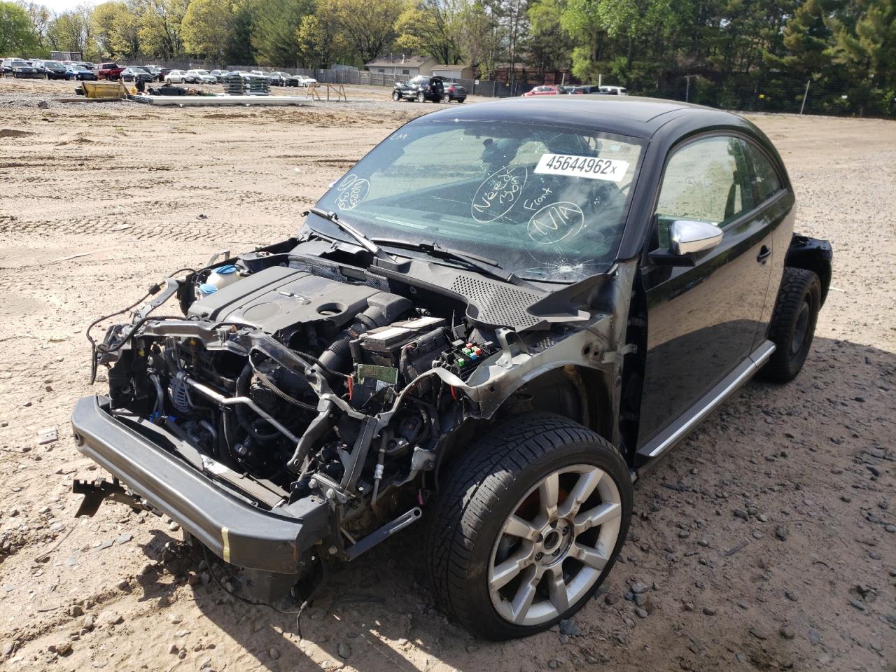 Photo 2 from auction – 2013 VOLKSWAGEN BEETLE with VIN 3VWJP7AT6DM692962