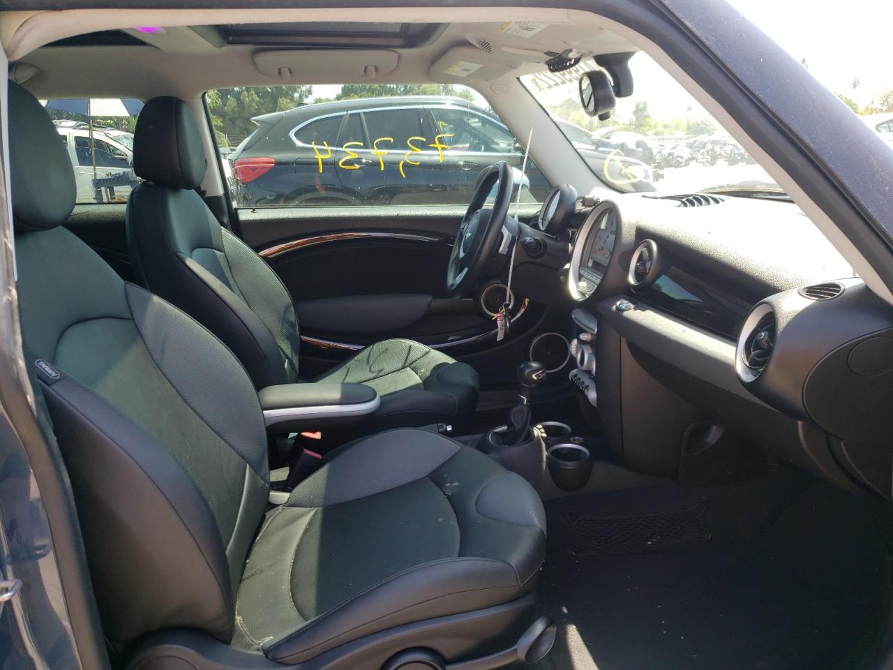 Photo 5 from auction – 2009 MINI COOPER S C with VIN WMWMM33599TP93189