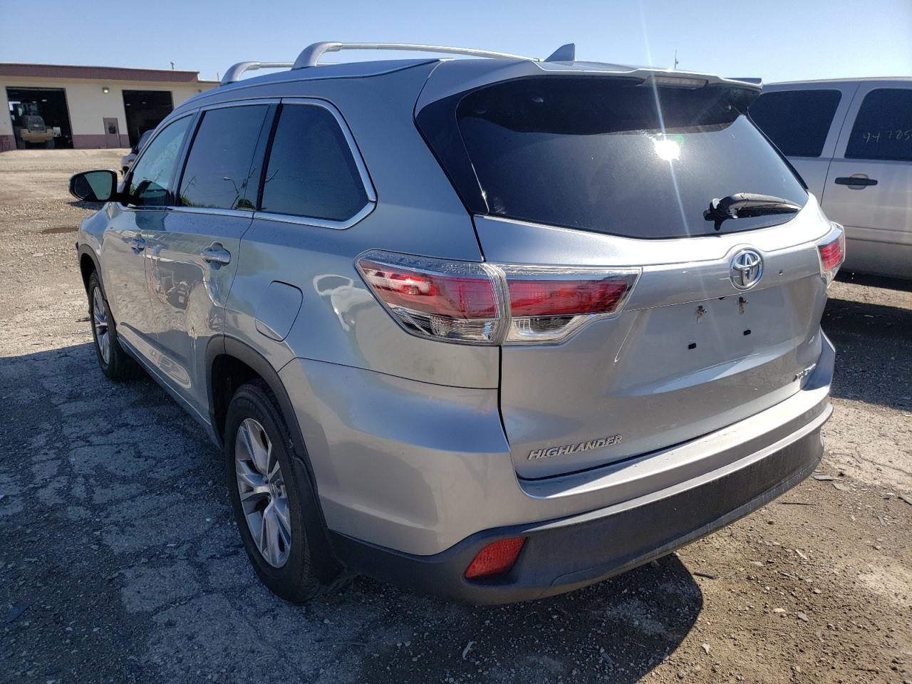 Foto 3 de la subasta – 2014 TOYOTA HIGHLANDER con VIN 5TDJKRFH1ES058929
