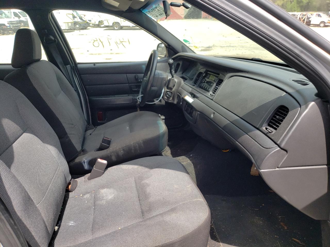 Photo 5 from auction – 2006 FORD CROWN VICT with VIN 2FAHP71W26X113622