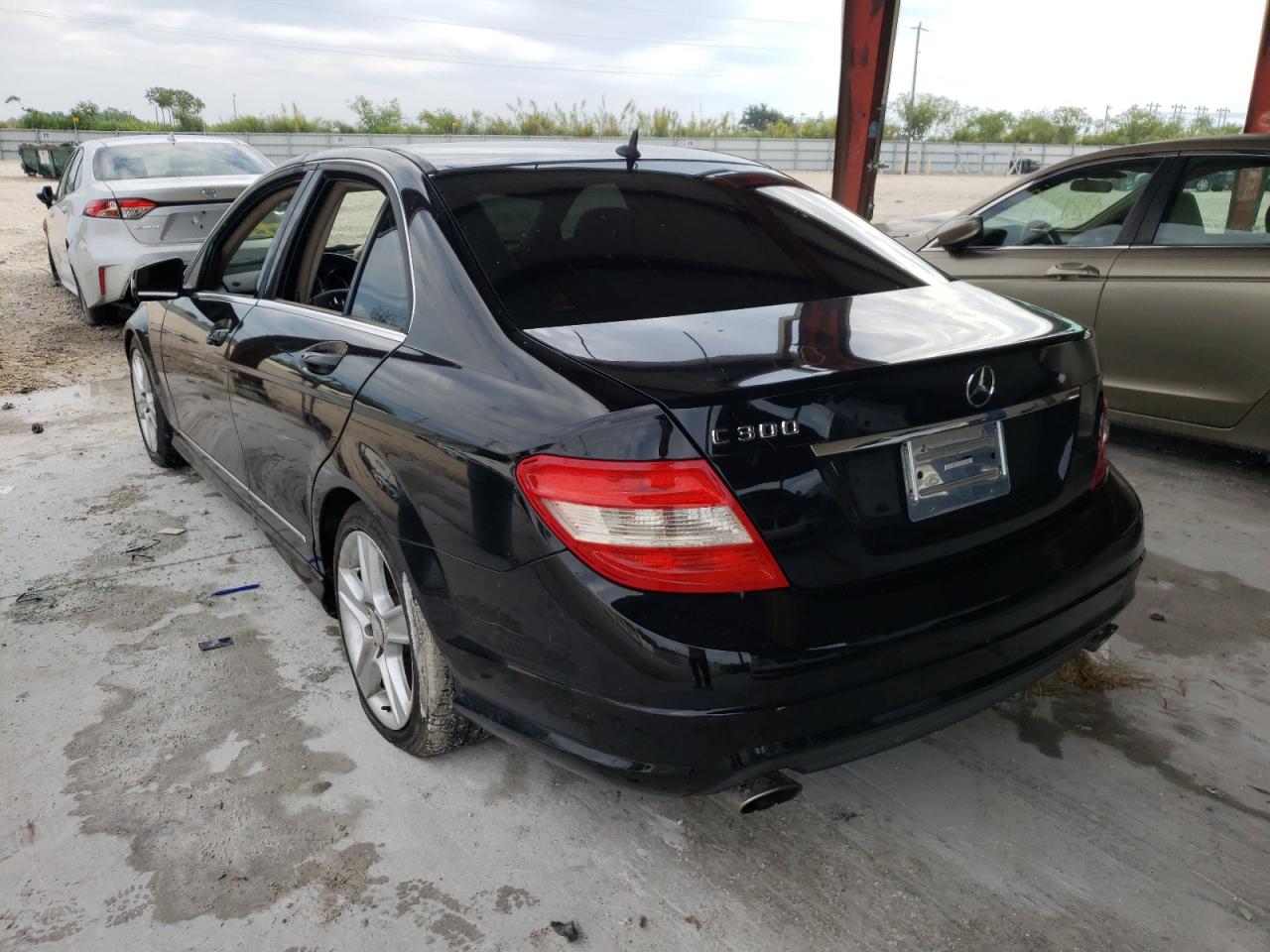 Photo 3 from auction – 2011 MERCEDES-BENZ C 300 with VIN WDDGF5EB9BA461401