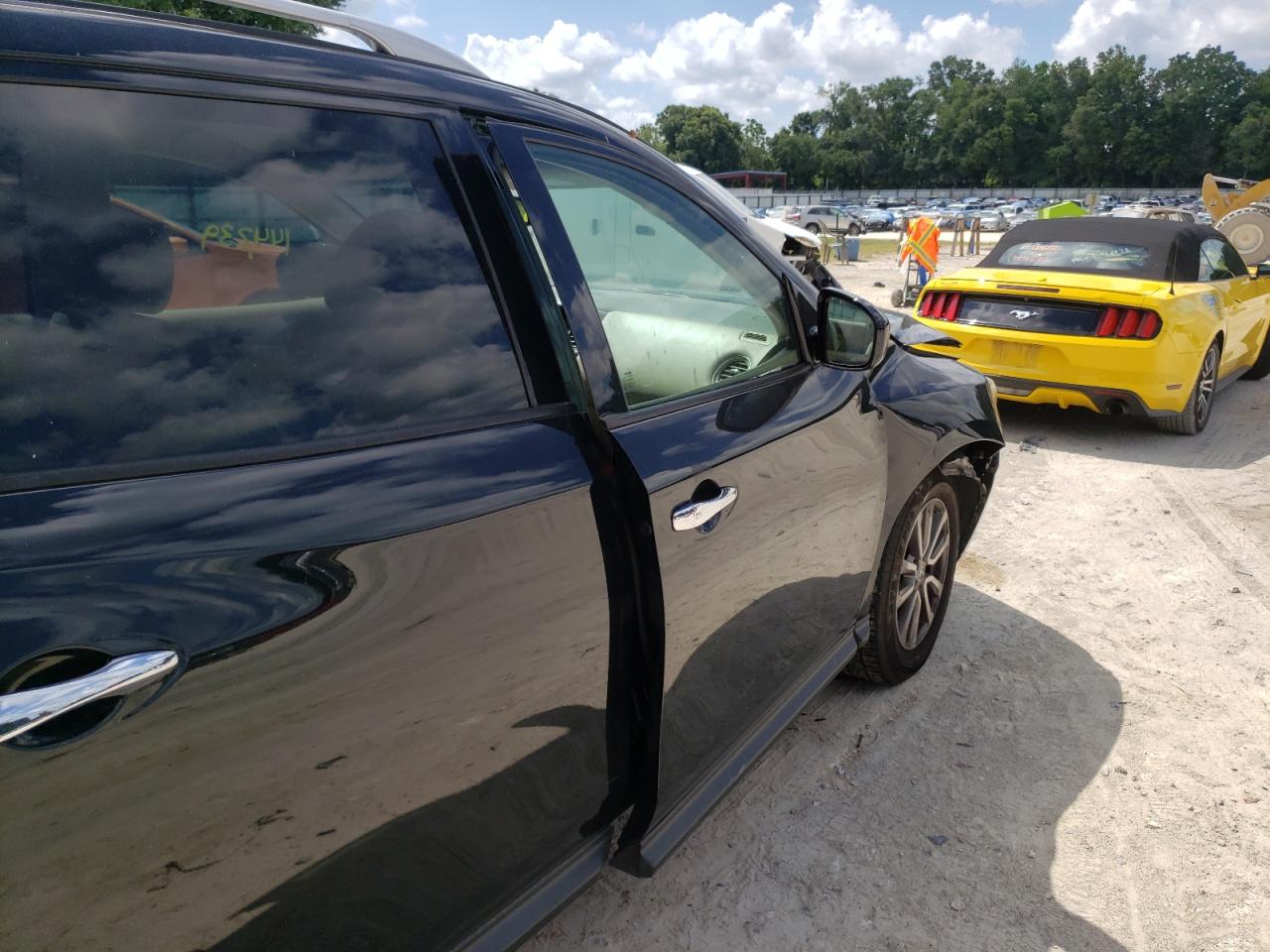 Photo 9 from auction – 2015 NISSAN PATHFINDER with VIN 5N1AR2MN6FC617708