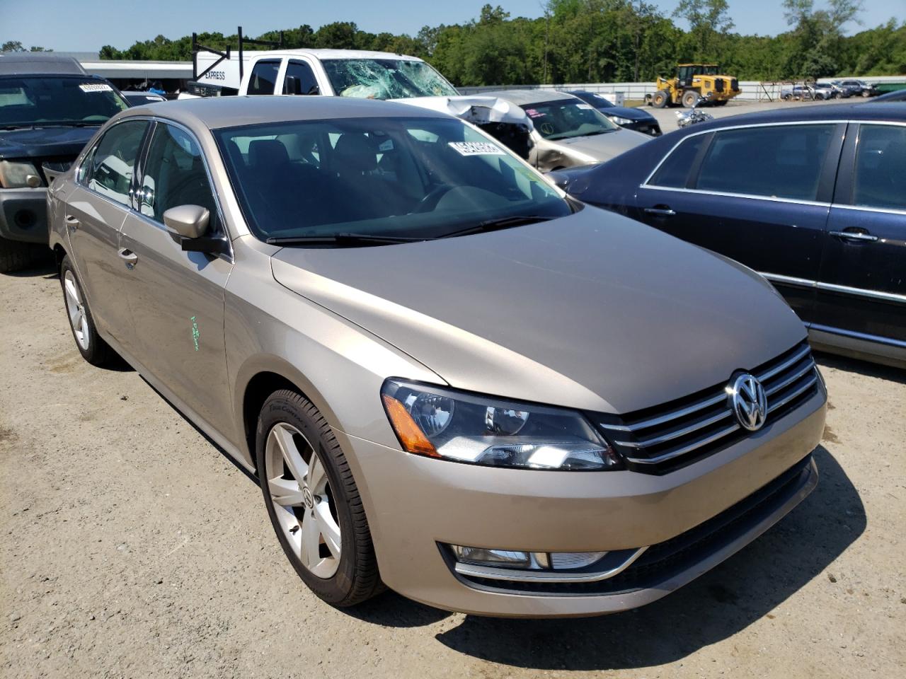Photo 1 from auction – 2015 VOLKSWAGEN PASSAT S with VIN 1VWAS7A33FC091303