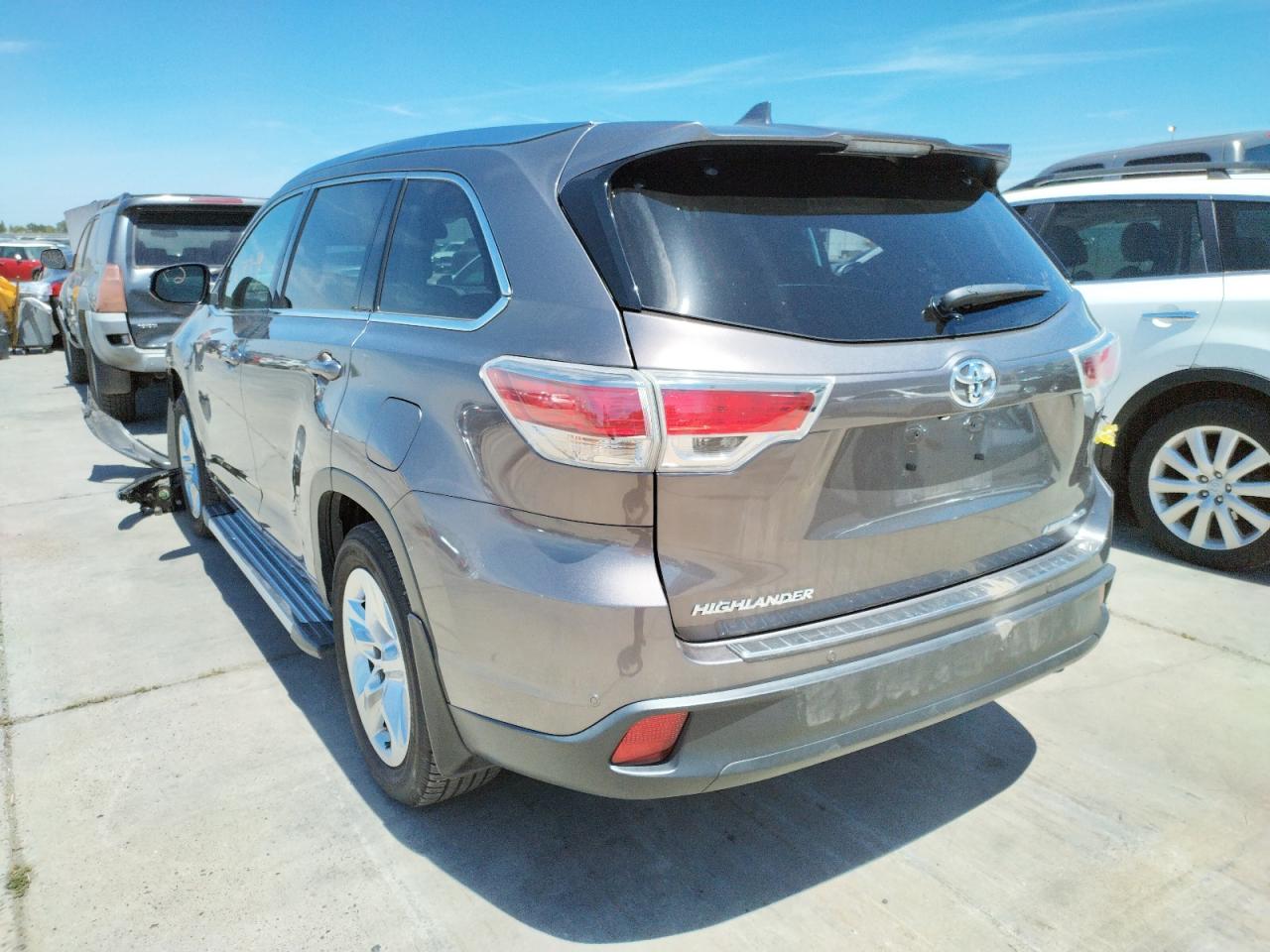 Photo 3 from auction – 2014 TOYOTA HIGHLANDER with VIN 5TDDKRFH8ES037444