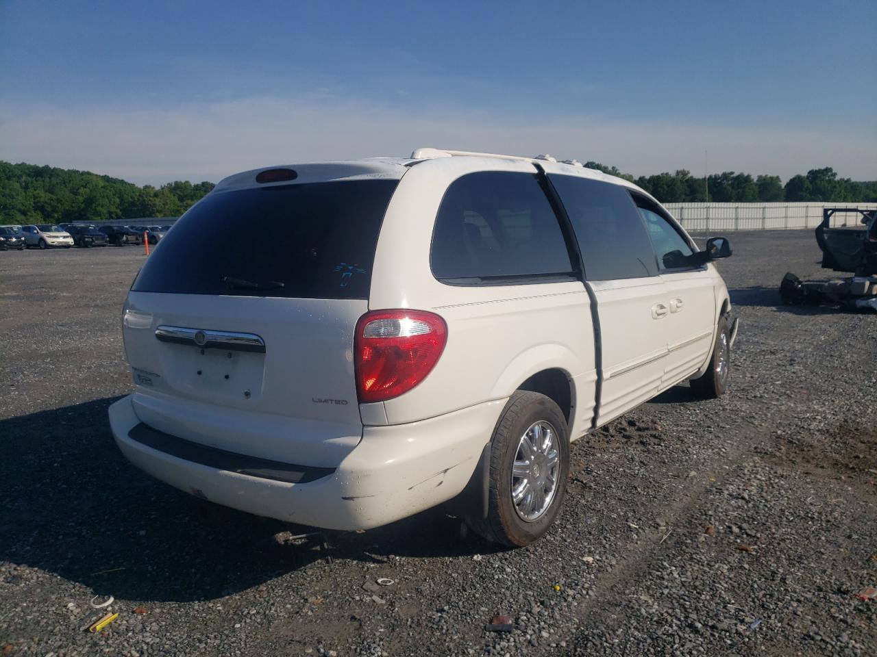 Photo 14 from auction – 2004 CHRYSLER TOWN & COU with VIN 2C8GP64L94R585995