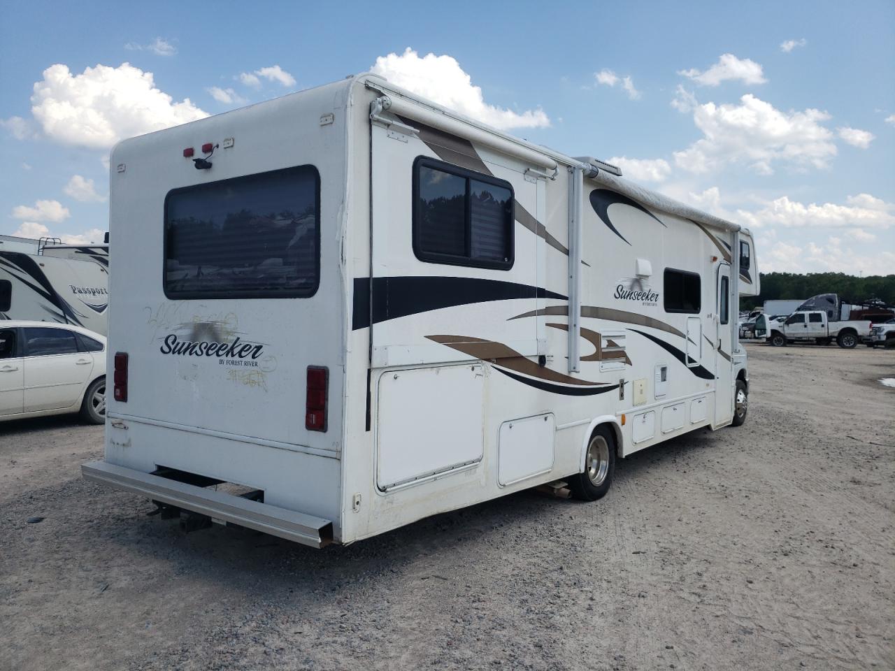 Photo 4 from auction – 2011 FORD ECONOLINE with VIN 1FDXE4FS8BDA49454