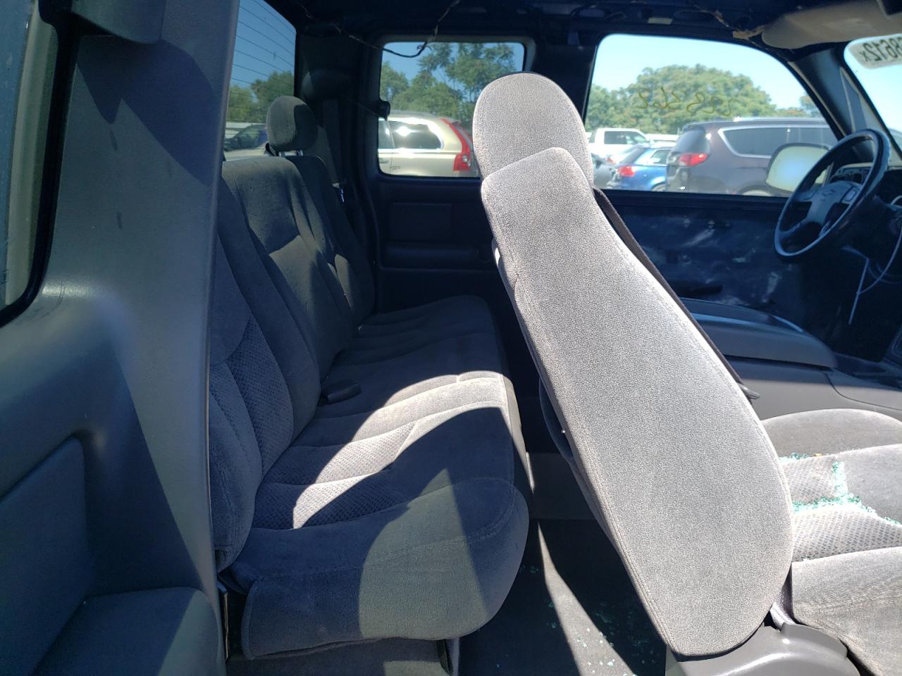 Photo 6 from auction – 2004 CHEVROLET SILVERADO with VIN 2GCEC19T041401185