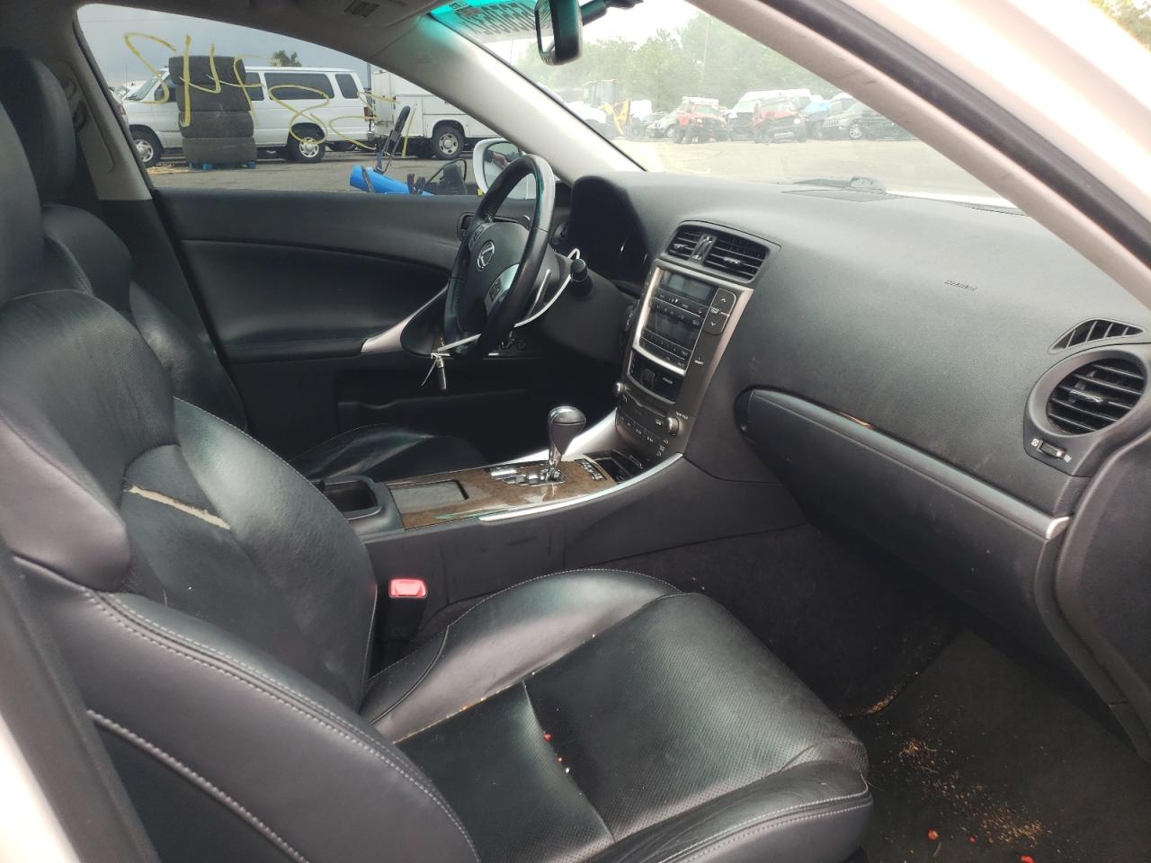 Photo 5 from auction – 2011 LEXUS IS 250 with VIN JTHCF5C24B5050684