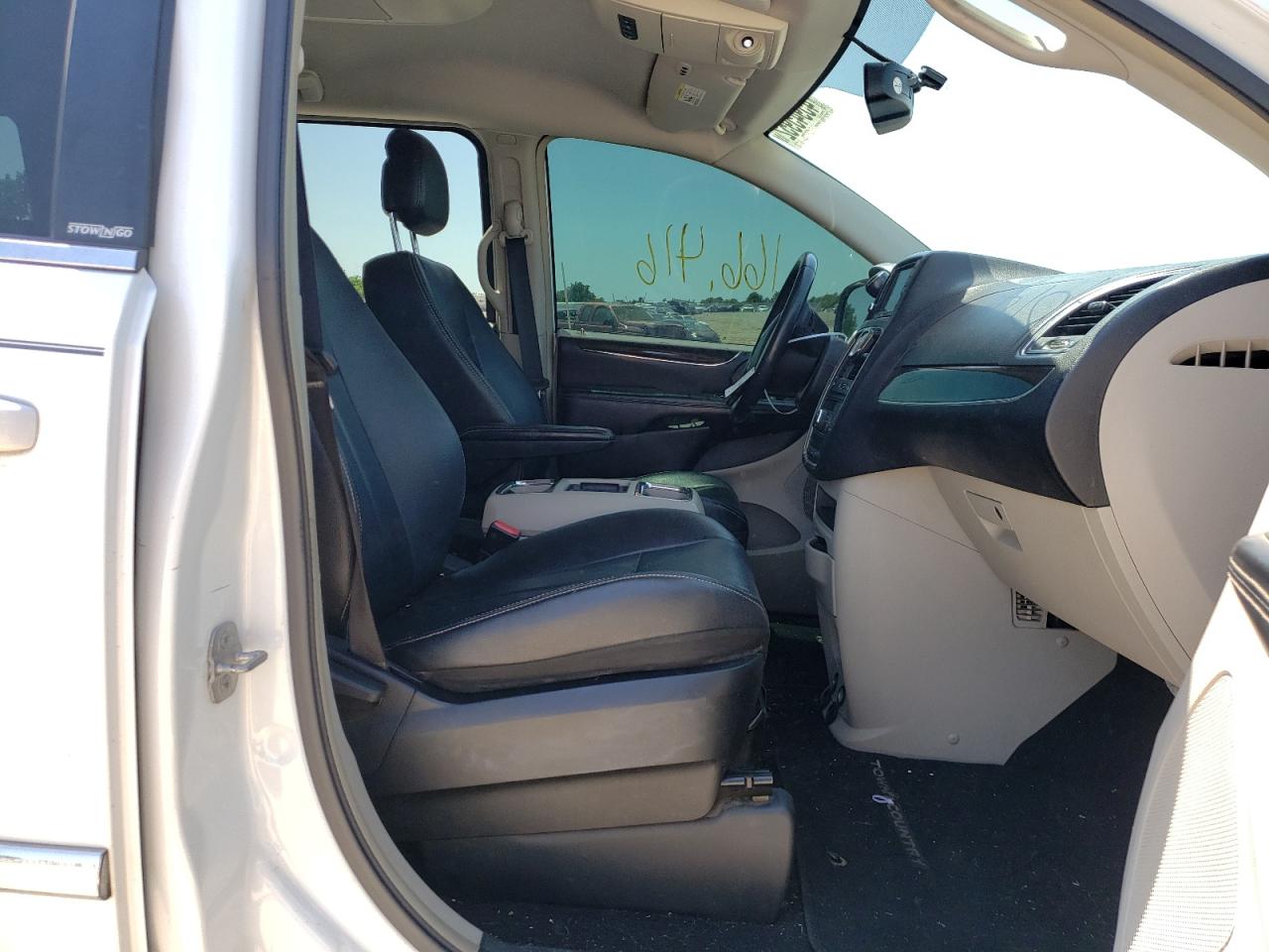 Photo 5 from auction – 2014 CHRYSLER TOWN & COU with VIN 2C4RC1BG3ER272814