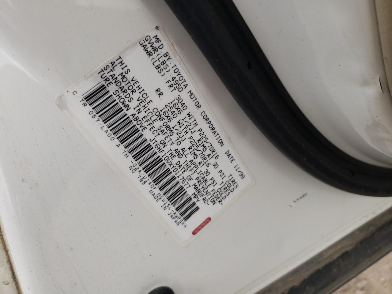Photo 11 from auction – 2000 LEXUS RX 300 with VIN JT6HF10UXY0117677