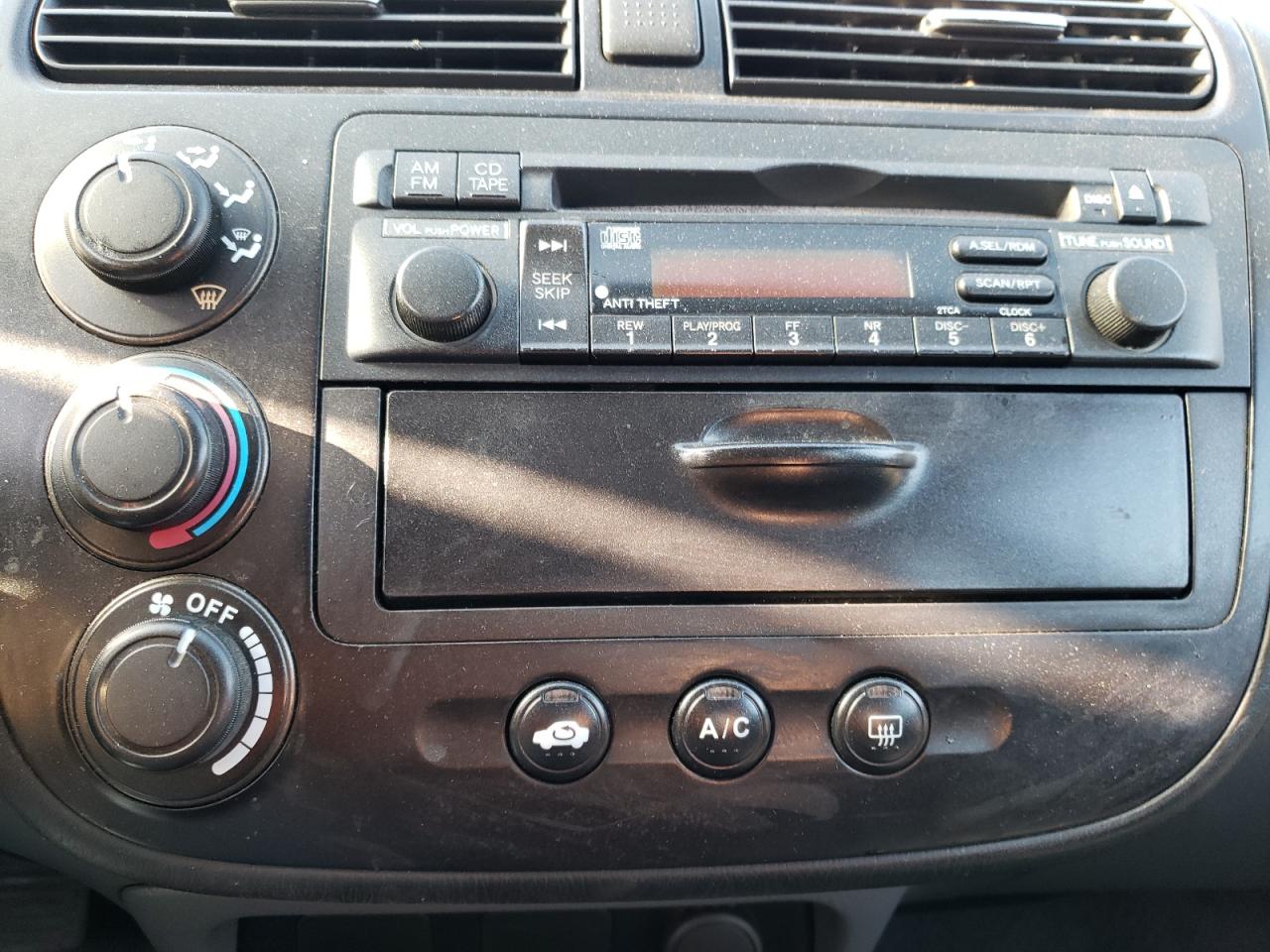 Photo 9 from auction – 2005 HONDA CIVIC LX with VIN 2HGES16645H514665