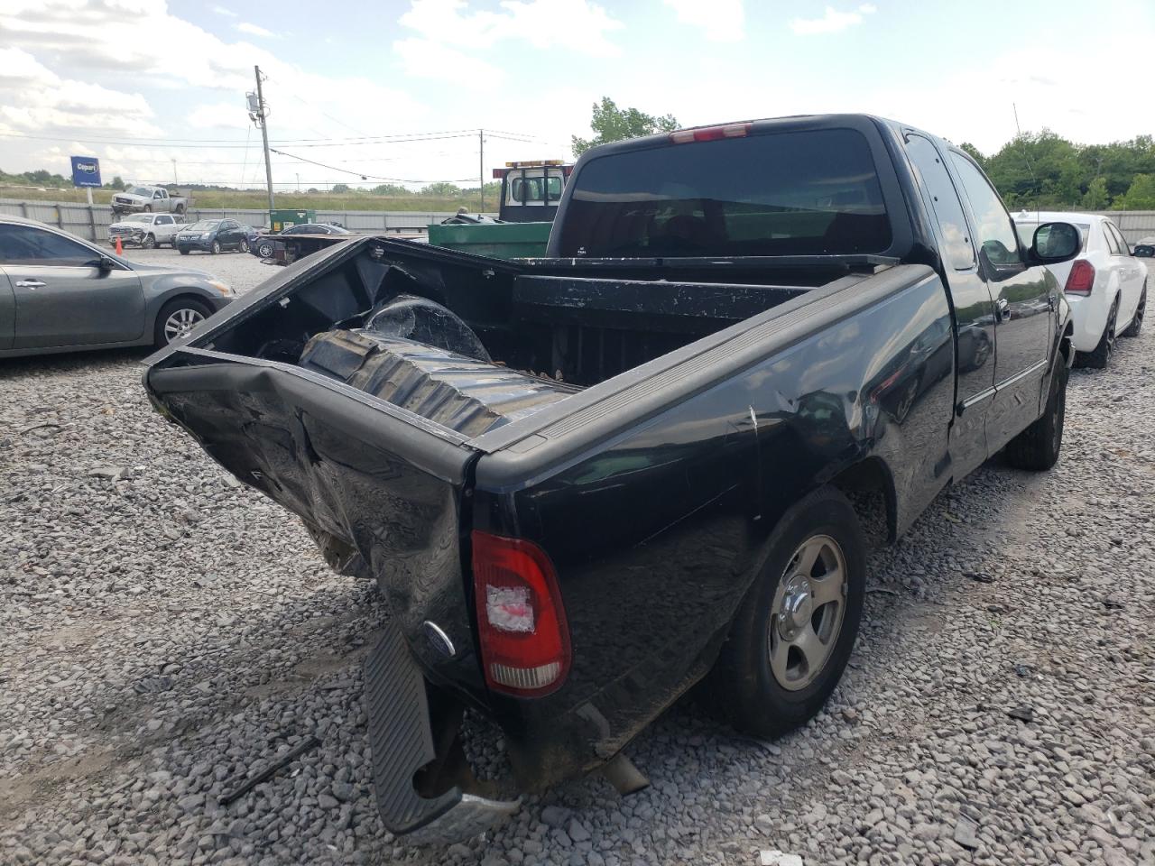 Photo 4 from auction – 2000 FORD F150 with VIN 1FTRX17W2YNC00878