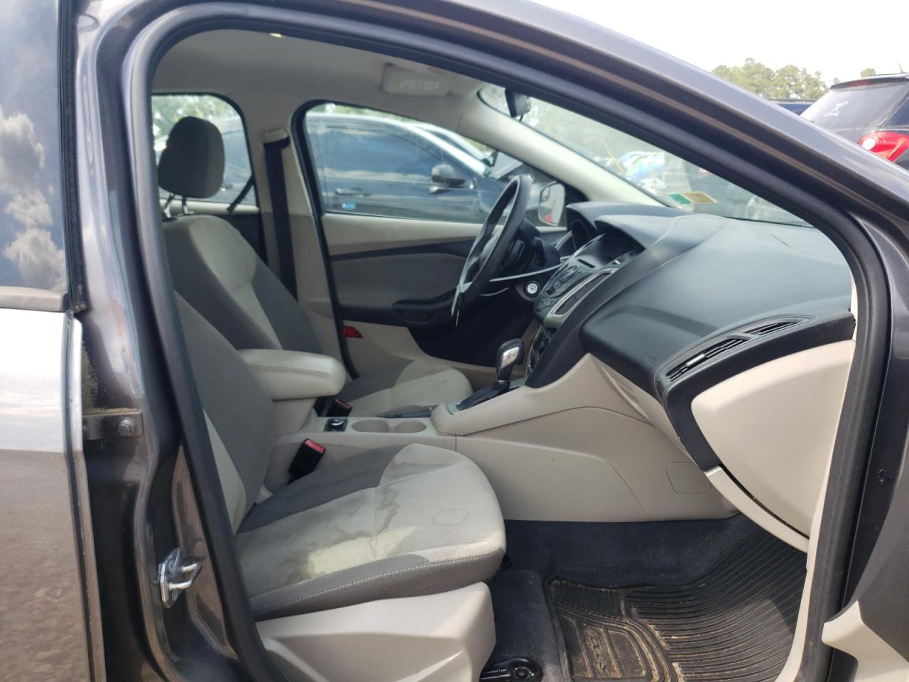 Photo 5 from auction – 2012 FORD FOCUS SE with VIN 1FAHP3K23CL246838