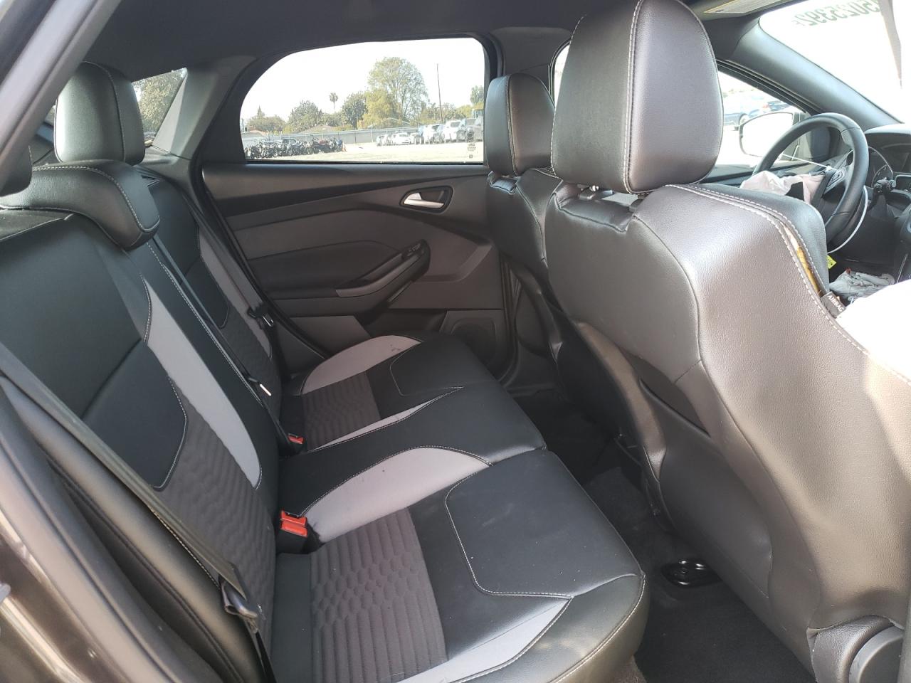 Photo 6 from auction – 2017 FORD FOCUS ST with VIN 1FADP3L94HL308409