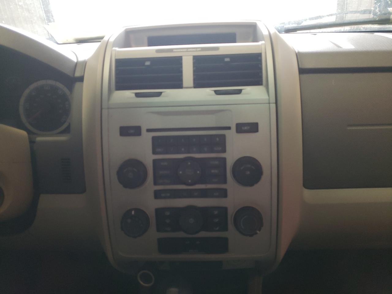 Photo 9 from auction – 2008 FORD ESCAPE XLT with VIN 1FMCU03128KD23418