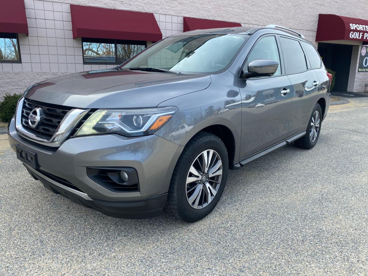 Photo 2 from auction – 2017 NISSAN PATHFINDER with VIN 5N1DR2MM0HC679161
