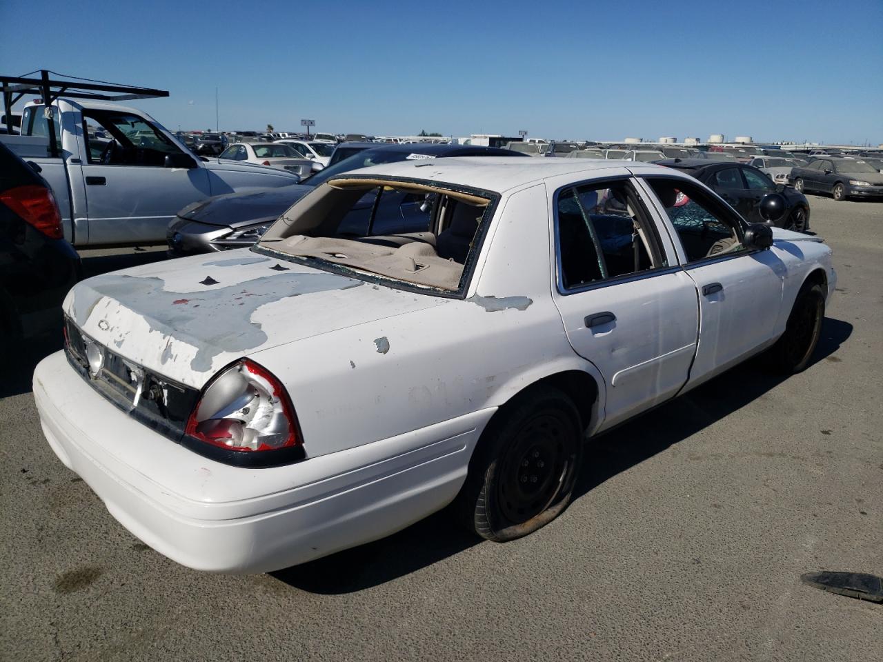 Photo 4 from auction – 2006 FORD CROWN VICT with VIN 2FAFP71W66X121598