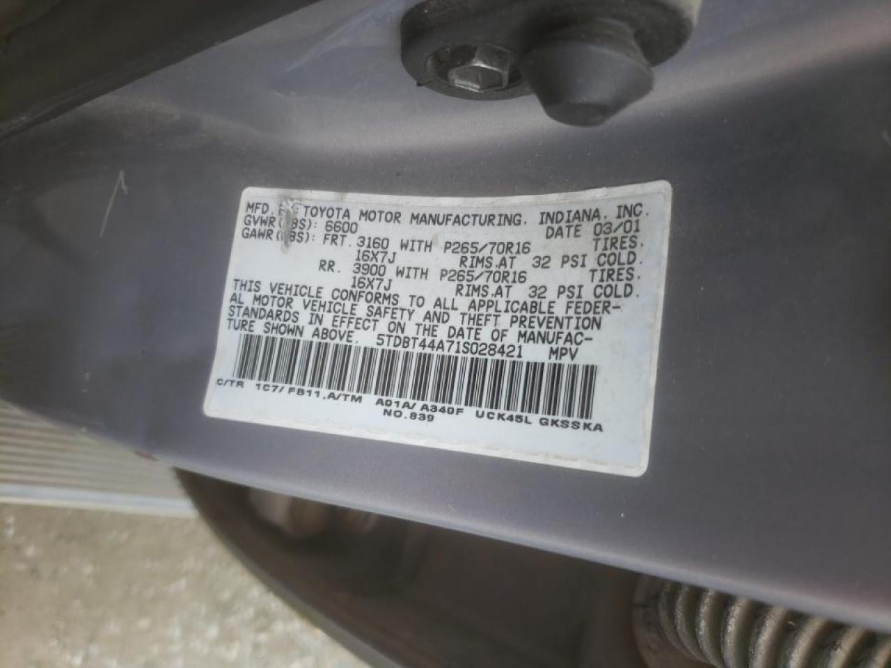 Photo 10 from auction – 2001 TOYOTA SEQUOIA SR with VIN 5TDBT44A71S028421
