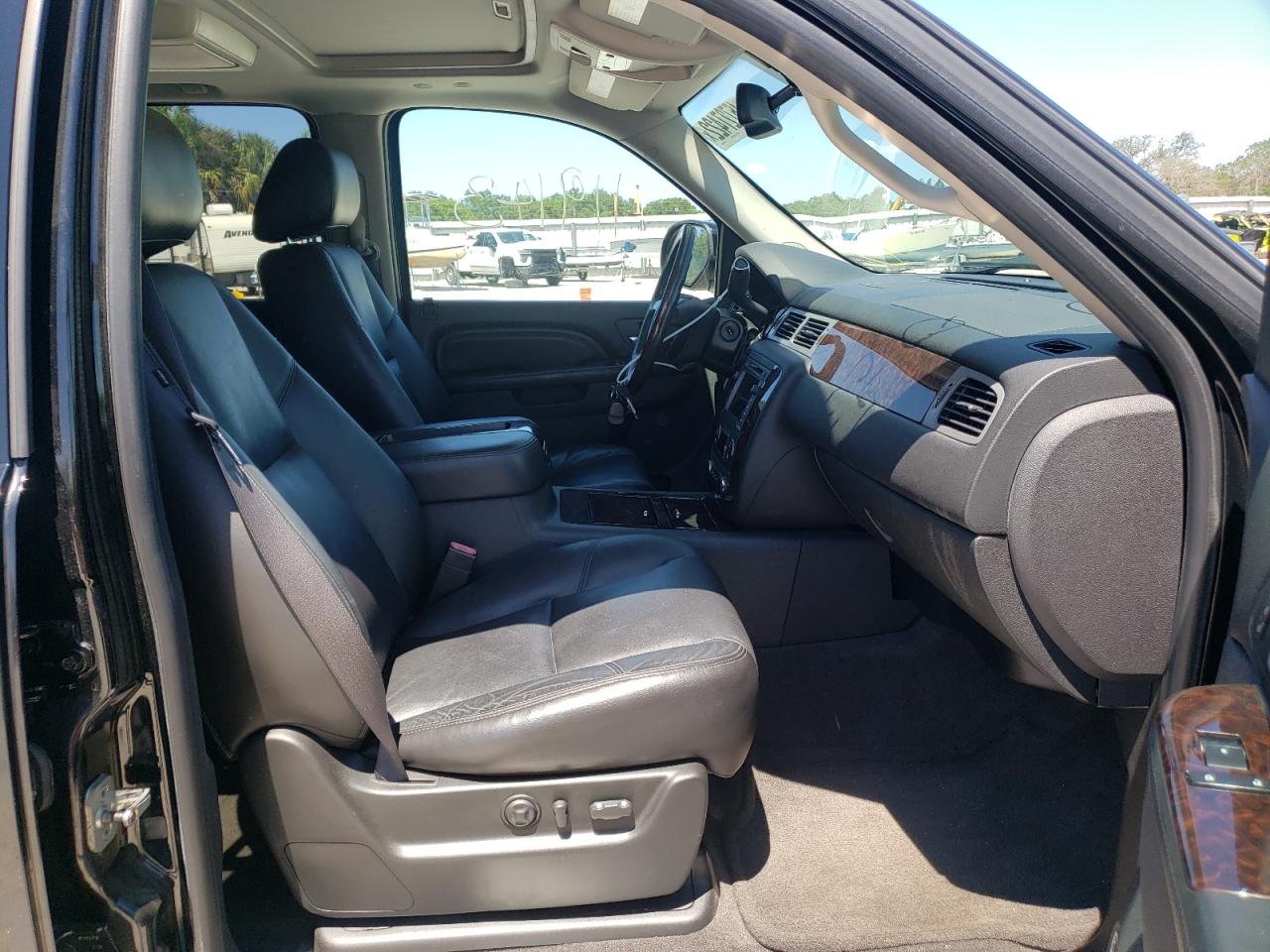 Foto 5 de la subasta – 2010 GMC YUKON DENA con VIN 1GKUKEEFXAR190719