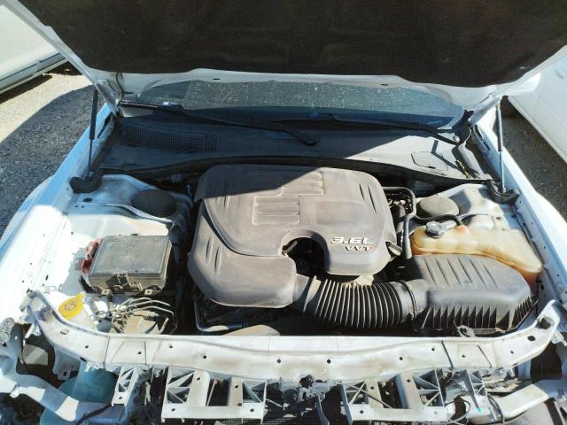 Photo 7 from auction – 2015 CHRYSLER 300 LIMITE with VIN 2C3CCAAG9FH813898