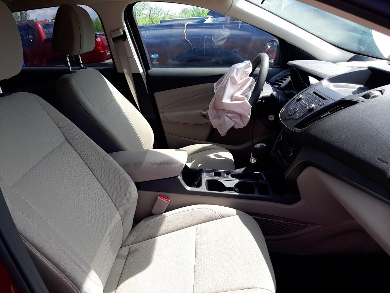 Photo 5 from auction – 2017 FORD ESCAPE SE with VIN 1FMCU9GD5HUB99965