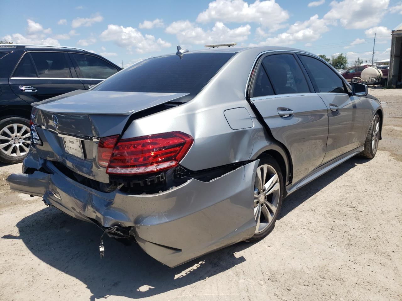 Photo 4 from auction – 2014 MERCEDES-BENZ E CLASS with VIN WDDHF5KB6EB071301