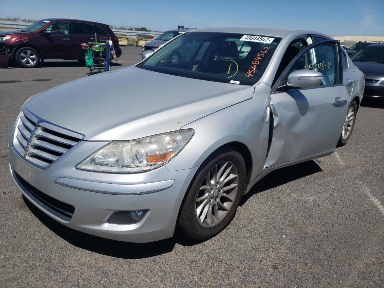 Photo 2 from auction – 2011 HYUNDAI GENESIS 3. with VIN KMHGC4DE3BU132745