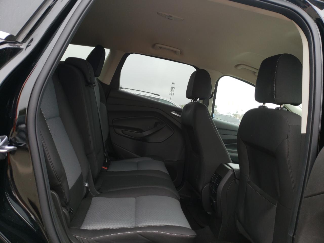Photo 18 from auction – 2017 FORD ESCAPE SE with VIN 1FMCU9GD5HUD52781
