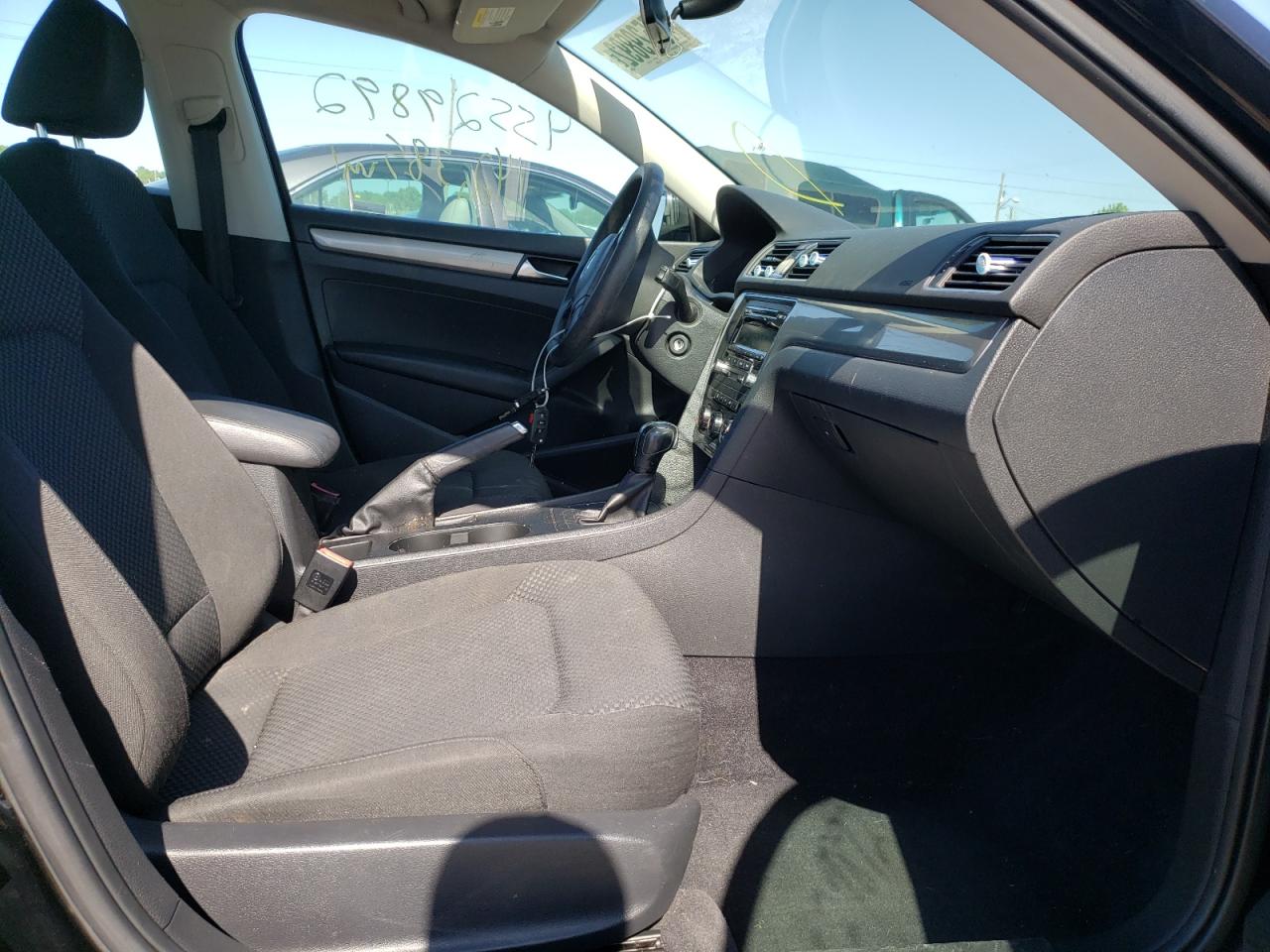 Photo 5 from auction – 2013 VOLKSWAGEN PASSAT S with VIN 1VWAP7A31DC038081